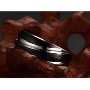 Anillo para hombre en acero inoxidable con franjas negras Anillo para hombre en acero inoxidable con franjas negras