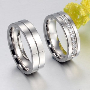 Argollas de matrimonio con zirconias en acero inoxidable Argollas de matrimonio con zirconias en acero inoxidable