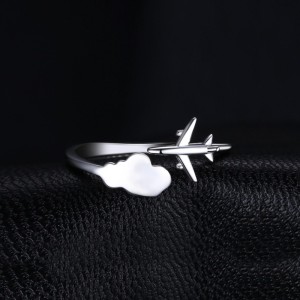 Anillo avión de viaje por el mundo en plata Anillo avión de viaje por el mundo en plata