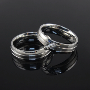 Argollas de matrimonio franjas deluxe en acero inoxidable Argollas de matrimonio franjas deluxe en acero inoxidable