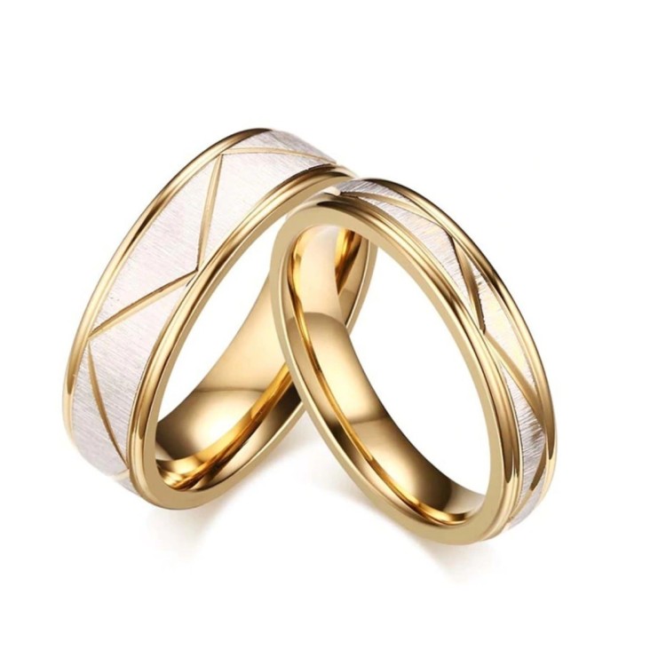 Argollas de matrimonio dorado con textura mate en acero inoxidable Argollas de matrimonio dorado con textura mate en acero inoxidable