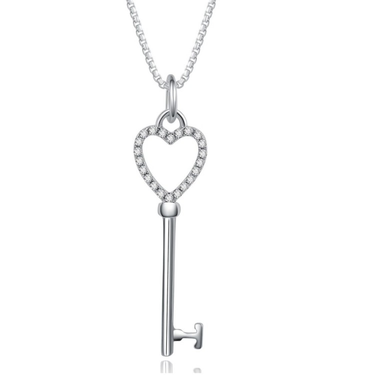 Collar con dije de llave en forma de corazón en plata Collar con dije de llave en forma de corazón en plata