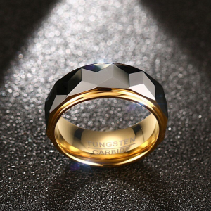 Argolla para hombre geométrica de corte facetado en tungsteno Argolla para hombre geométrica de corte facetado en tungsteno