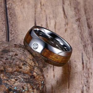 Argolla para hombre con incrustación de madera en tungsteno Argolla para hombre con incrustación de madera en tungsteno