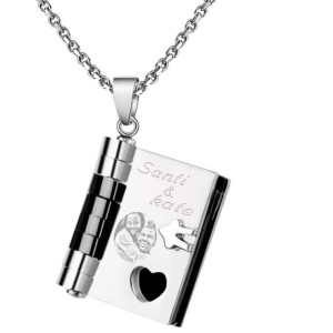 Collar con dije grabable de libro en acero inoxidable