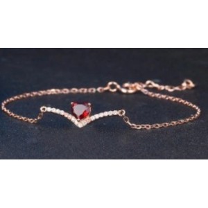 Set en plata corazón de granate incluye manilla y aretes Set en plata corazón de granate incluye manilla y aretes