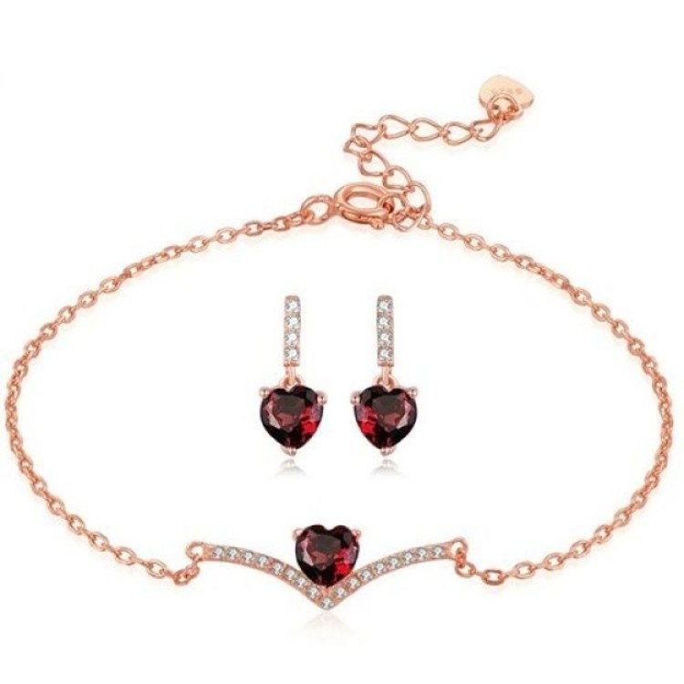 Set en plata corazón de granate incluye manilla y aretes Set en plata corazón de granate incluye manilla y aretes