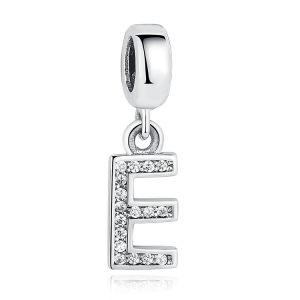 Dije con collar de letra inicial en plata Dije con collar de letra inicial en plata