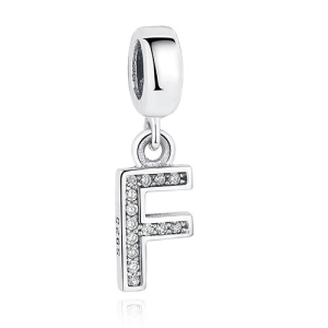 Dije con collar de letra inicial en plata Dije con collar de letra inicial en plata