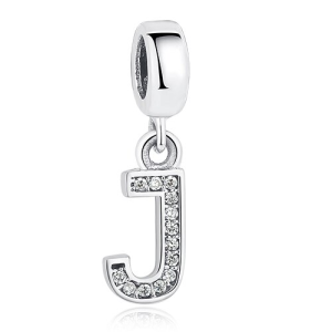 Dije con collar de letra inicial en plata Dije con collar de letra inicial en plata