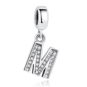 Dije con collar de letra inicial en plata Dije con collar de letra inicial en plata