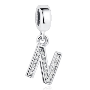 Dije con collar de letra inicial en plata Dije con collar de letra inicial en plata