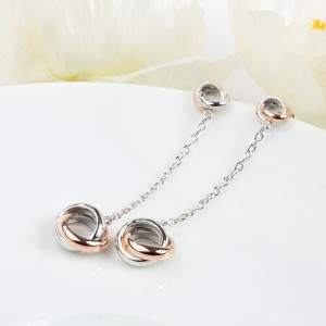 Aretes envolventes rosa en plata Aretes envolventes rosa en plata