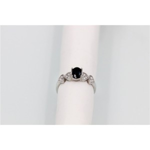 Anillo de compromiso en plata con zafiro
