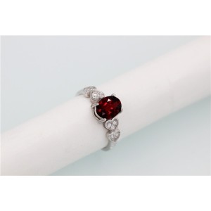 Anillo de compromiso en plata con zafiro