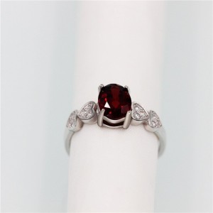 Anillo de compromiso en plata con zafiro Anillo de compromiso en plata con zafiro