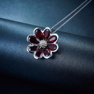 Collar con dije flor deslumbrante en plata