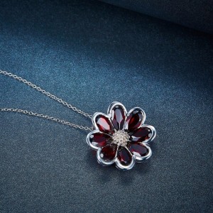 Collar con dije flor deslumbrante en plata Collar con dije flor deslumbrante en plata