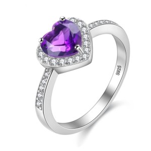 Anillo de compromiso corazón en plata con amatista