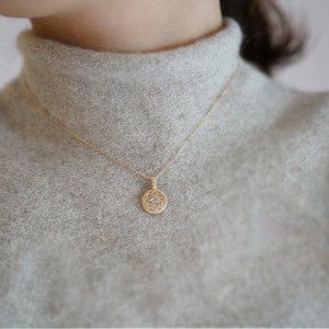 Collar con dije vintage piedra lunar en plata Collar con dije vintage piedra lunar en plata