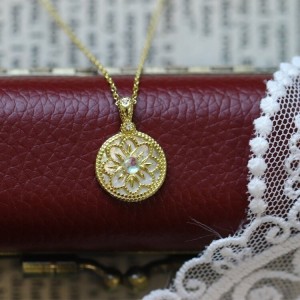 Collar con dije vintage piedra lunar en plata