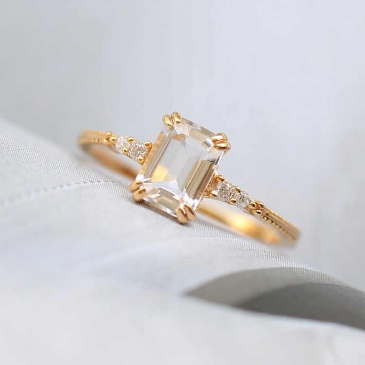 Anillo de compromiso con cristal transparente en plata Anillo de compromiso con cristal transparente en plata