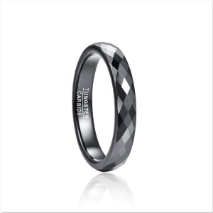Argollas de matrimonio en tungsteno martillado multifacético