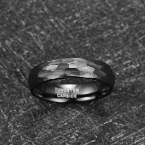 Argollas de matrimonio en tungsteno martillado multifacético Argollas de matrimonio en tungsteno martillado multifacético