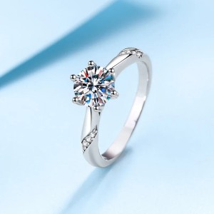 Anillo de compromiso en plata sutileza con moissanita