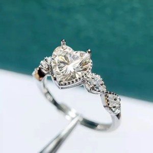 Anillo de compromiso en plata infinito corazón de moissanita Anillo de compromiso en plata infinito corazón de moissanita