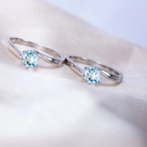 Anillo de compromiso en asimétrico con topacio