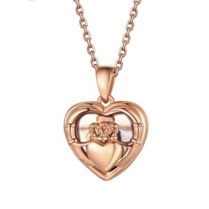 Collar relicario claddagh personalizable en plata Collar relicario claddagh personalizable en plata