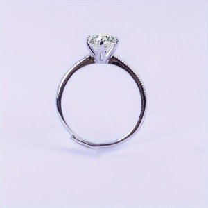 Anillo de compromiso en plata detalle de borde efecto perlado con moissanita Anillo de compromiso en plata detalle de borde efecto perlado con moissanita