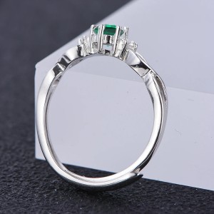 Anillo de compromiso en plata clásico infinito con esmeralda Anillo de compromiso en plata clásico infinito con esmeralda