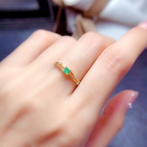 Anillo de compromiso en plata con esmeralda - anillo para boda en plata Anillo de compromiso en plata con esmeralda - anillo para boda en plata