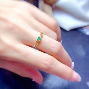 Anillo de compromiso en plata con esmeralda - anillo para boda en plata Anillo de compromiso en plata con esmeralda - anillo para boda en plata